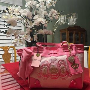 😍😍NWT Juicy Couture Diamond Pink Lovers Club Tote Bag w/ crystal heart charm 😍😍